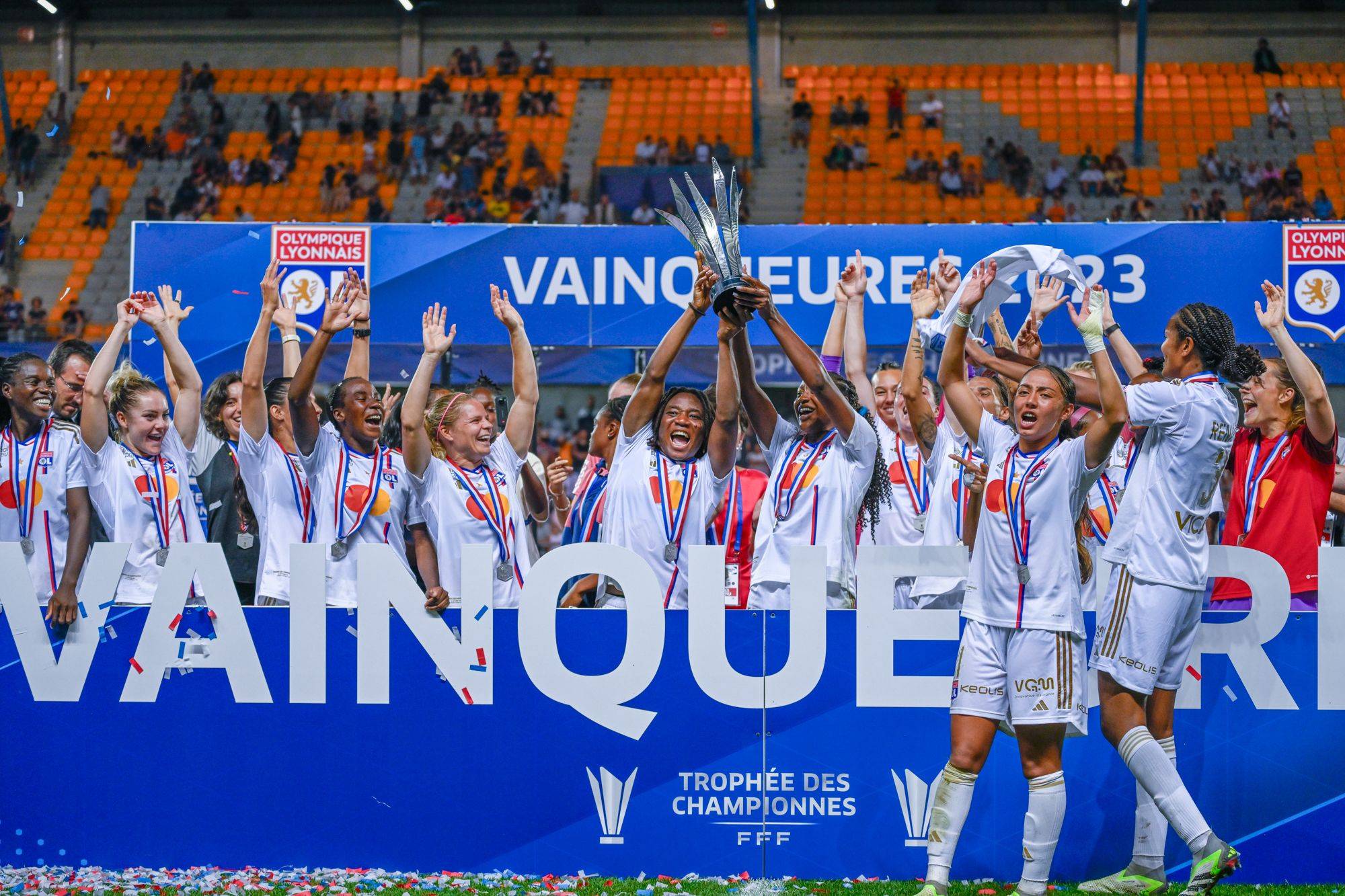 Apr S Ol Psg Le Troph E Des Championnes Encore Et Toujours La