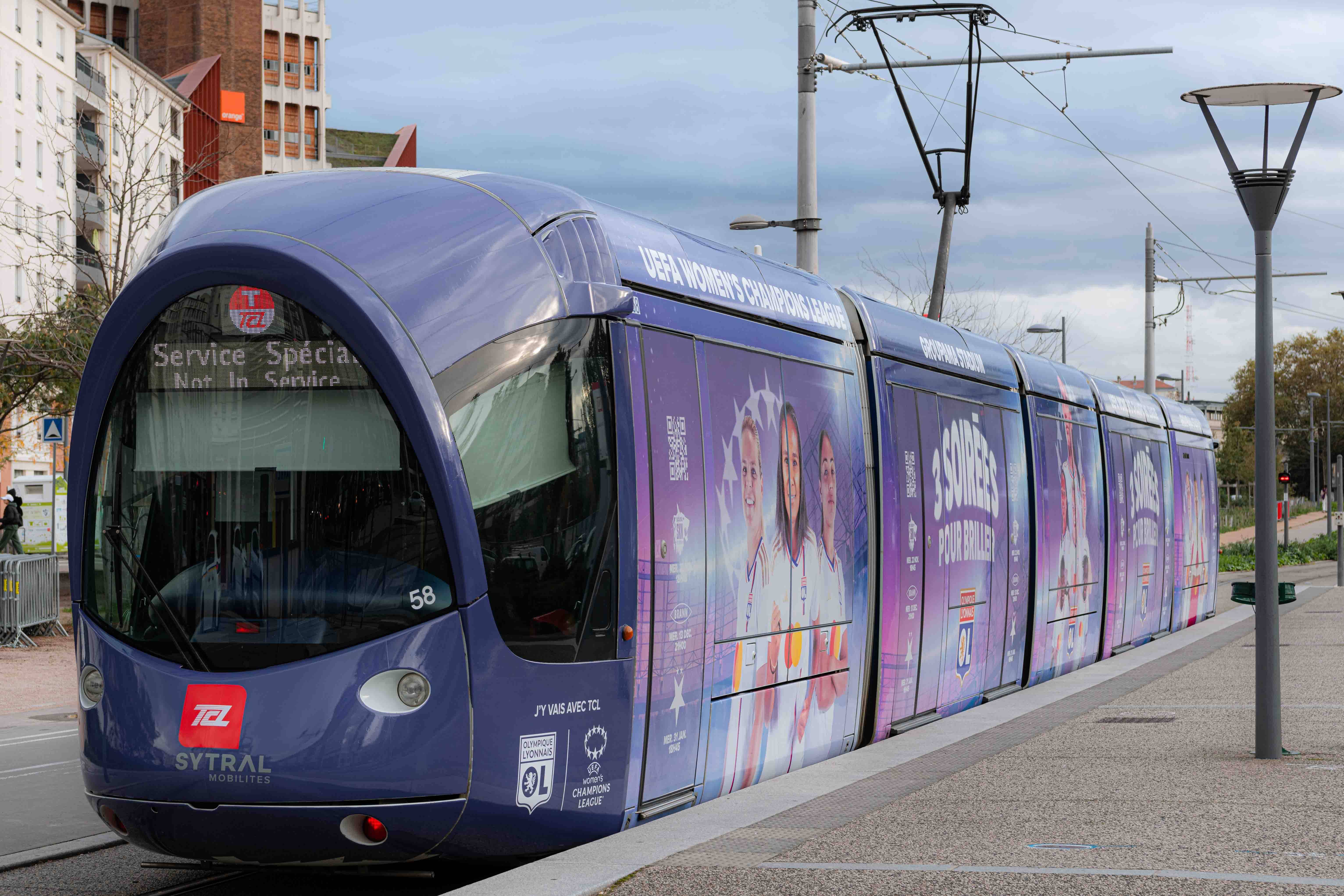 UWCL le tramway lyonnais affiche son soutien à nos joueuses